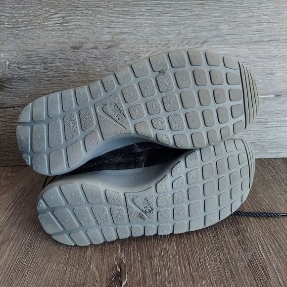 Nike Women’s Roshe Run High Snow Boots 807424-001 Black Pre Owned Size US 6 - Picture 10 of 12